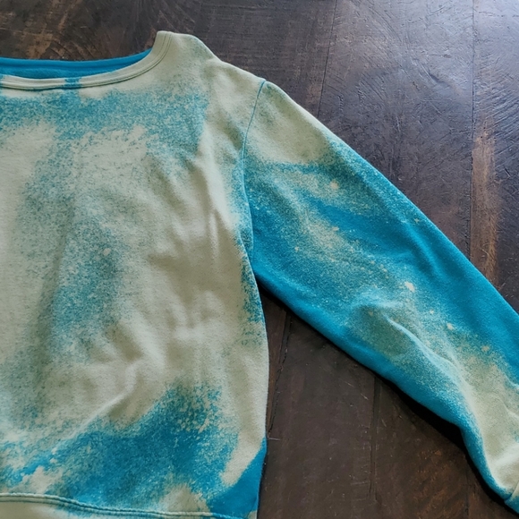 Upcycled, bleached sweatshirt - Picture 2 of 4